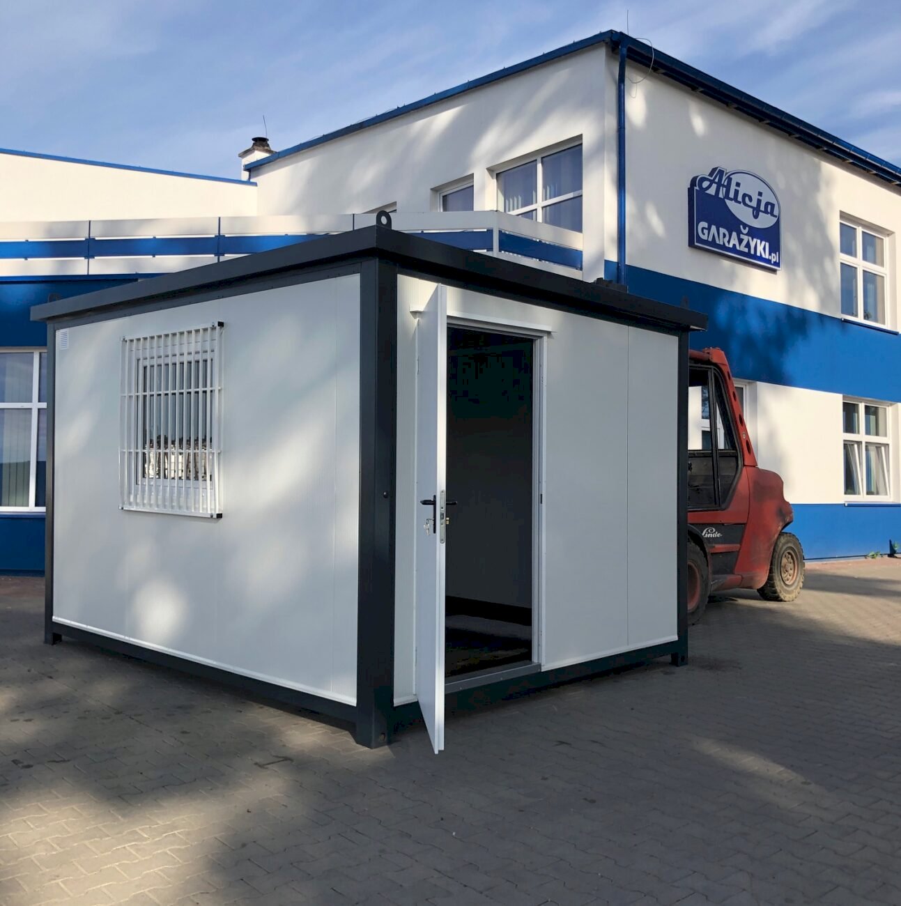 Kontener magazynowy z płyty warstwowej 3×4